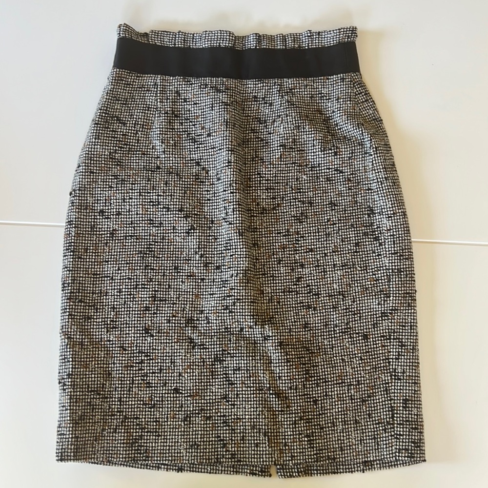 LIKE NEW - Classic wool high waisted skirt